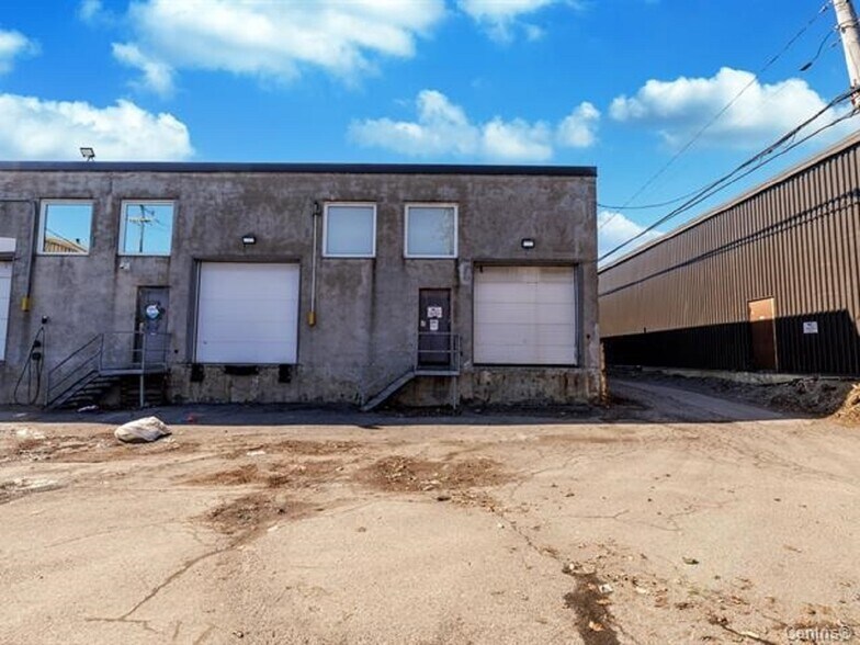 160-178 Rue Benjamin-Hudon, Montréal, QC à louer - Photo de l’immeuble – Image 2 sur 5