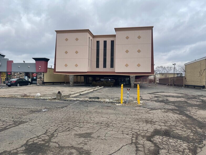 14500 W 8 Mile Rd, Oak Park, MI à vendre - Photo de l’immeuble – Image 2 sur 13