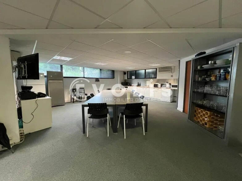 Bureau dans Bron à louer - Photo intérieure – Image 2 sur 6