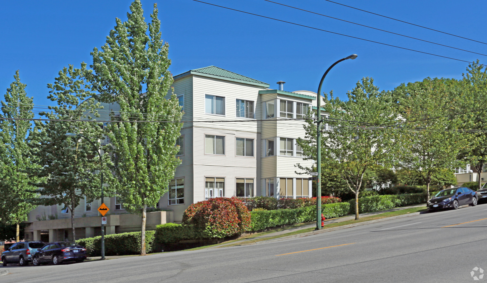 3624 Fraser St, Vancouver, BC à louer Photo principale– Image 1 sur 3