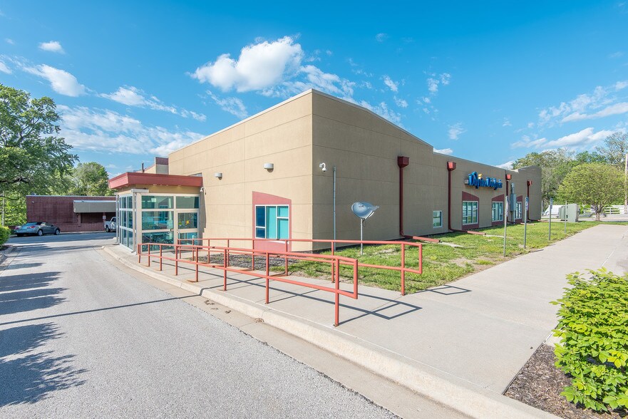501 Oak St, Leavenworth, KS à louer - Photo de l’immeuble – Image 2 sur 25