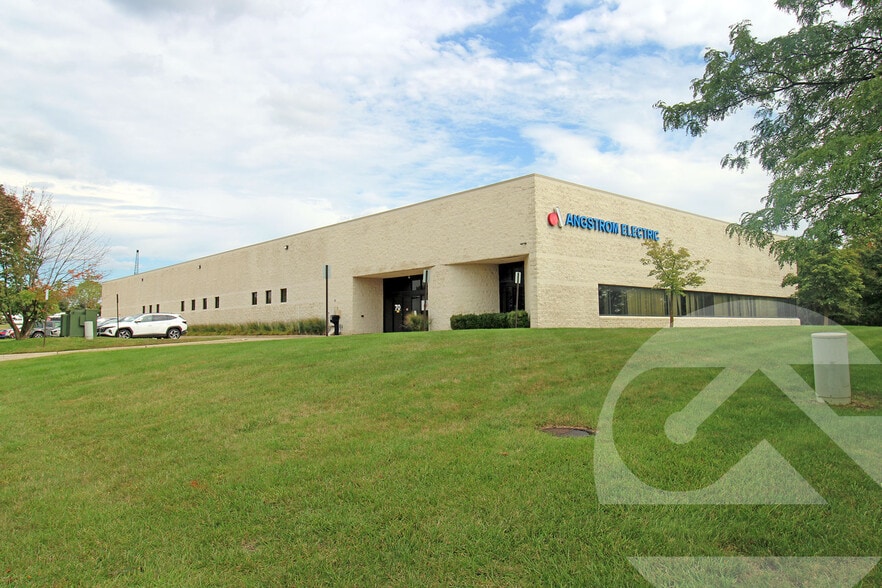 70 E Silverdome Industrial Par Ct, Pontiac, MI à vendre - Photo de l’immeuble – Image 1 sur 2