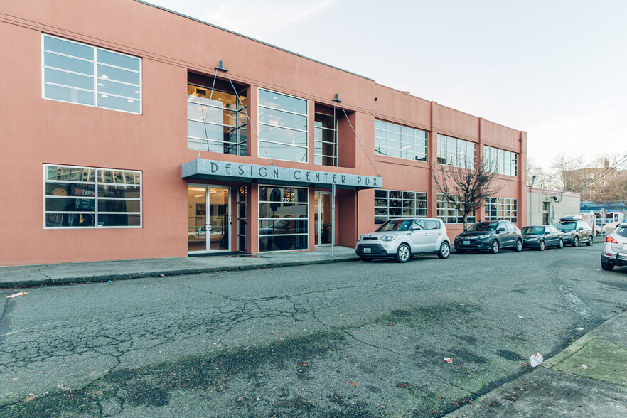 735 SW 20th Pl, Portland, OR à louer - Photo de l’immeuble – Image 1 sur 8