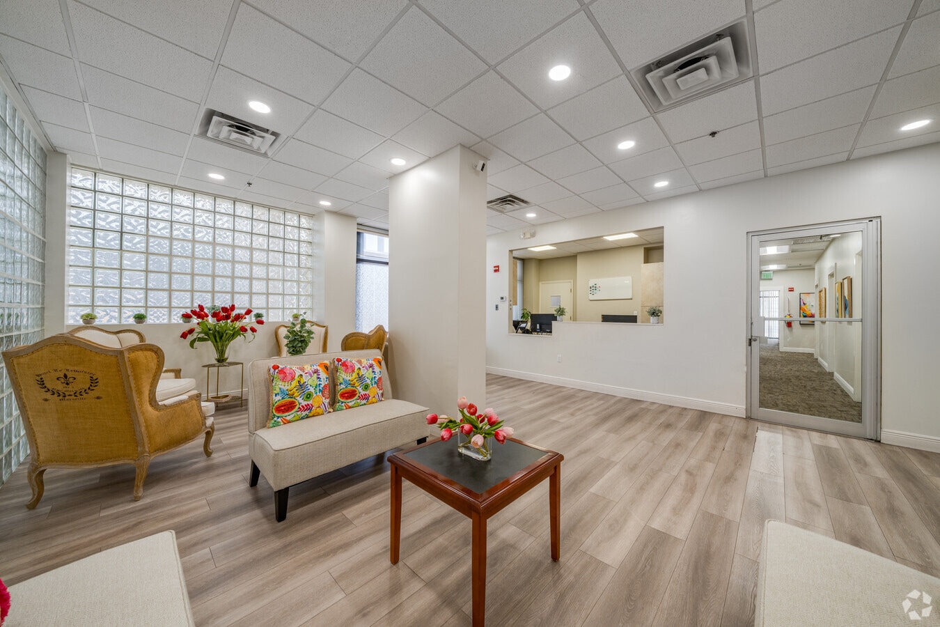5975 Sunset Dr, Miami, FL 33143 - Lot 100 -  - Photo intérieure - Image 2 of 19