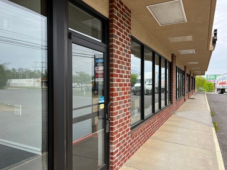 2445 E Washington Ave, Vinton, VA à louer - Photo de l’immeuble – Image 3 sur 3