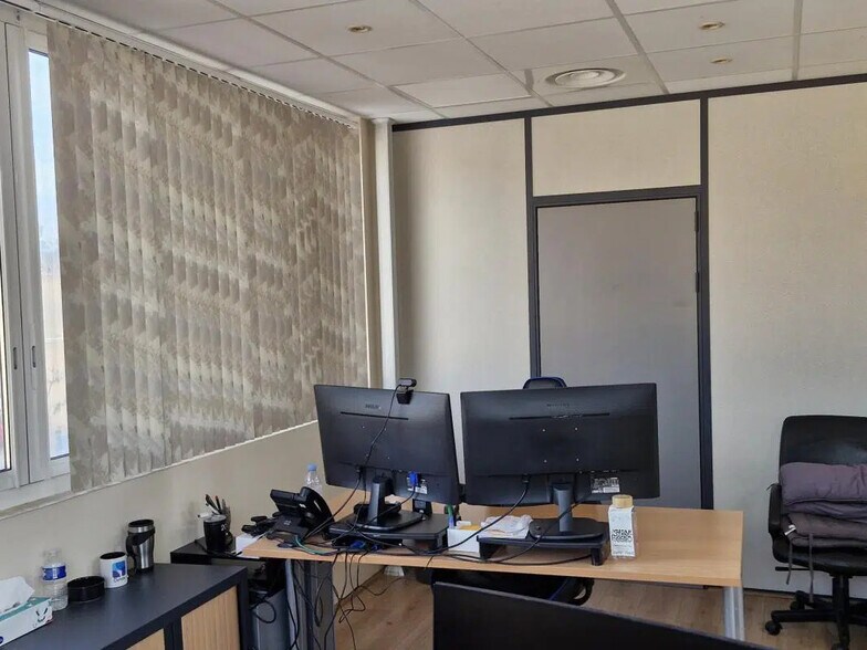 Bureau dans Mouans-Sartoux à louer - Photo de l’immeuble – Image 3 sur 12