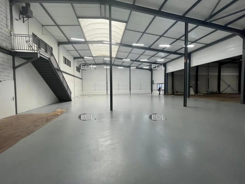 Local d’activités dans Goussainville à louer - Photo de l’immeuble – Image 3 sur 6