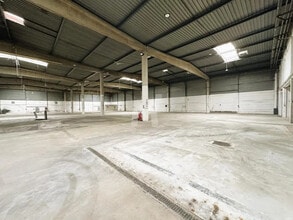 Local d’activités dans Morangis à louer Photo intérieure– Image 1 sur 3