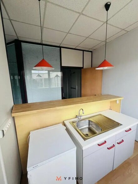 Bureau dans Poissy à louer - Photo de l’immeuble – Image 3 sur 5