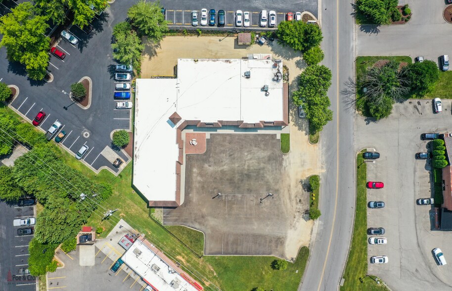 5207 Bernard Dr, Roanoke, VA à louer - Photo de l’immeuble – Image 2 sur 10