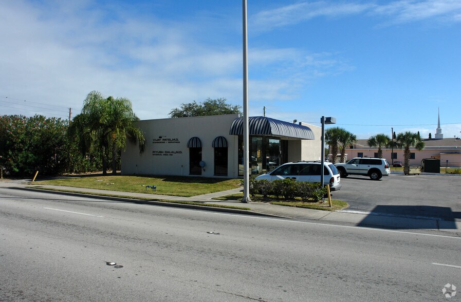 3701 4th St N, Saint Petersburg, FL à louer - Photo principale – Image 1 sur 2
