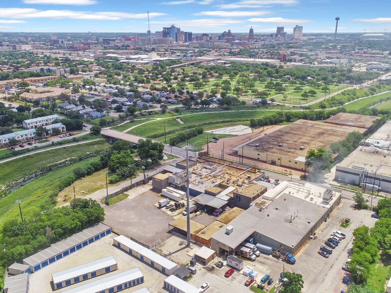 1305 S Brazos St, San Antonio, TX à louer - Photo de l’immeuble – Image 3 sur 26