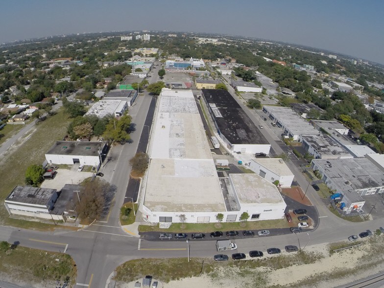 301-395 NE 59th St, Miami, FL à louer - Photo de l’immeuble – Image 3 sur 26
