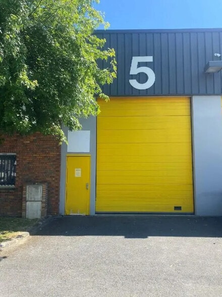 2 Rue Jean Moulin, Le Bourget à louer - Photo de l’immeuble – Image 3 sur 21