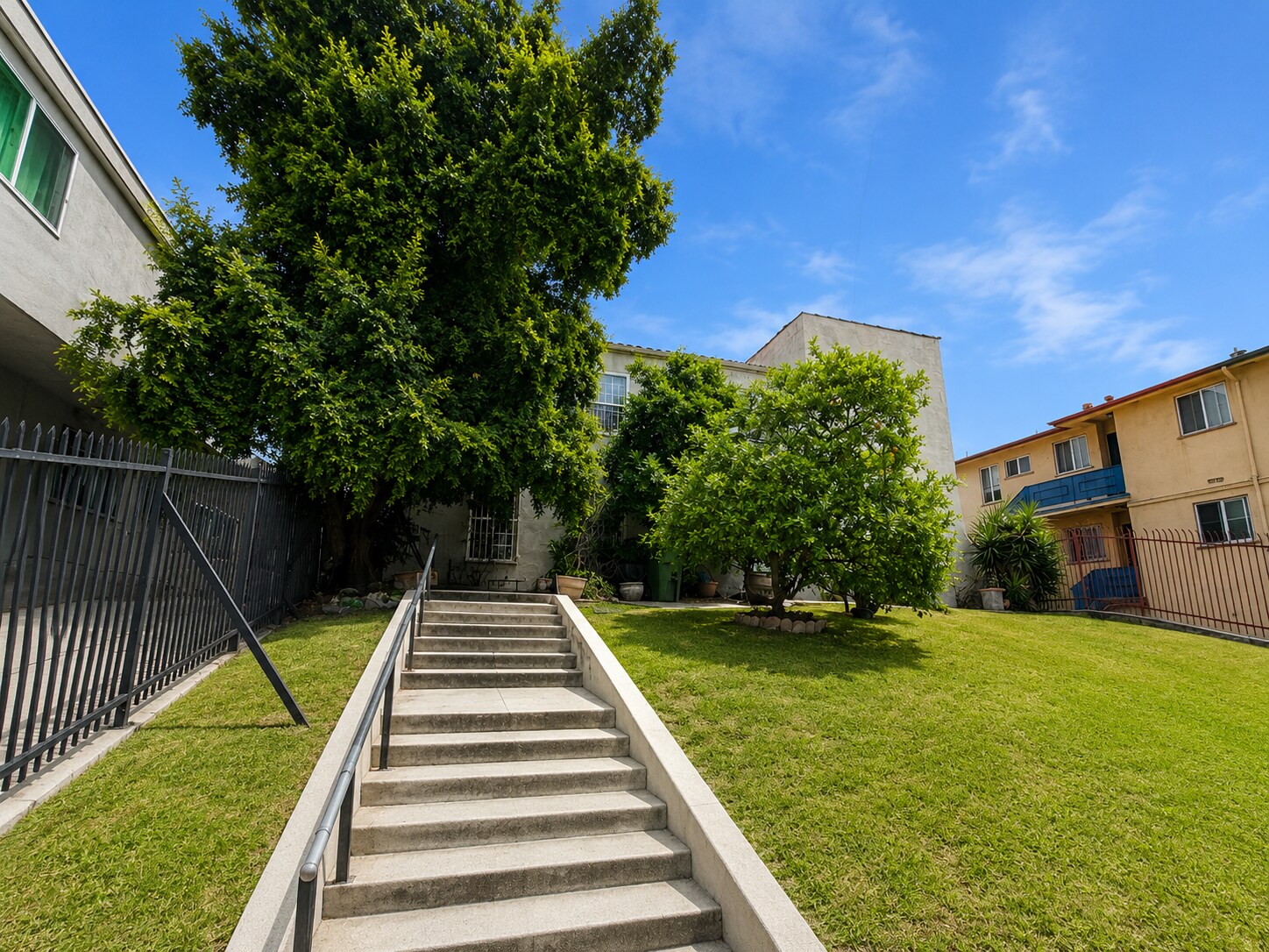 426 S Catalina St, Los Angeles, CA à vendre Photo de l’immeuble– Image 1 sur 11