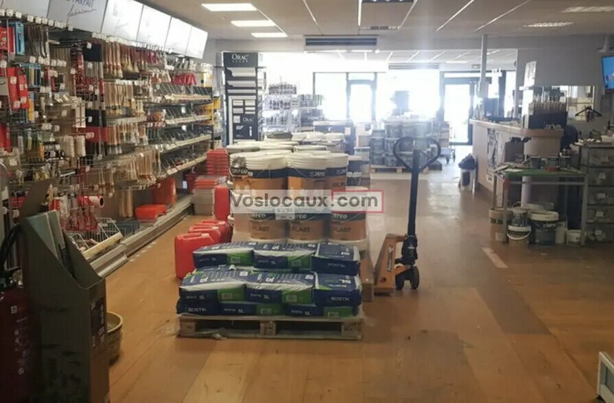 Local commercial dans Vallauris à louer - Photo de l’immeuble – Image 3 sur 4