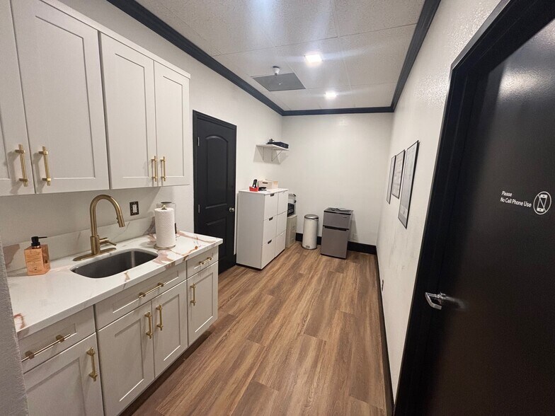 1122 E Lincoln Ave, Orange, CA à vendre - Photo intérieure – Image 3 sur 17