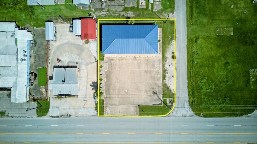 8799 State Highway 35 N, Van Vleck, TX à vendre - Photo de l’immeuble – Image 2 sur 57