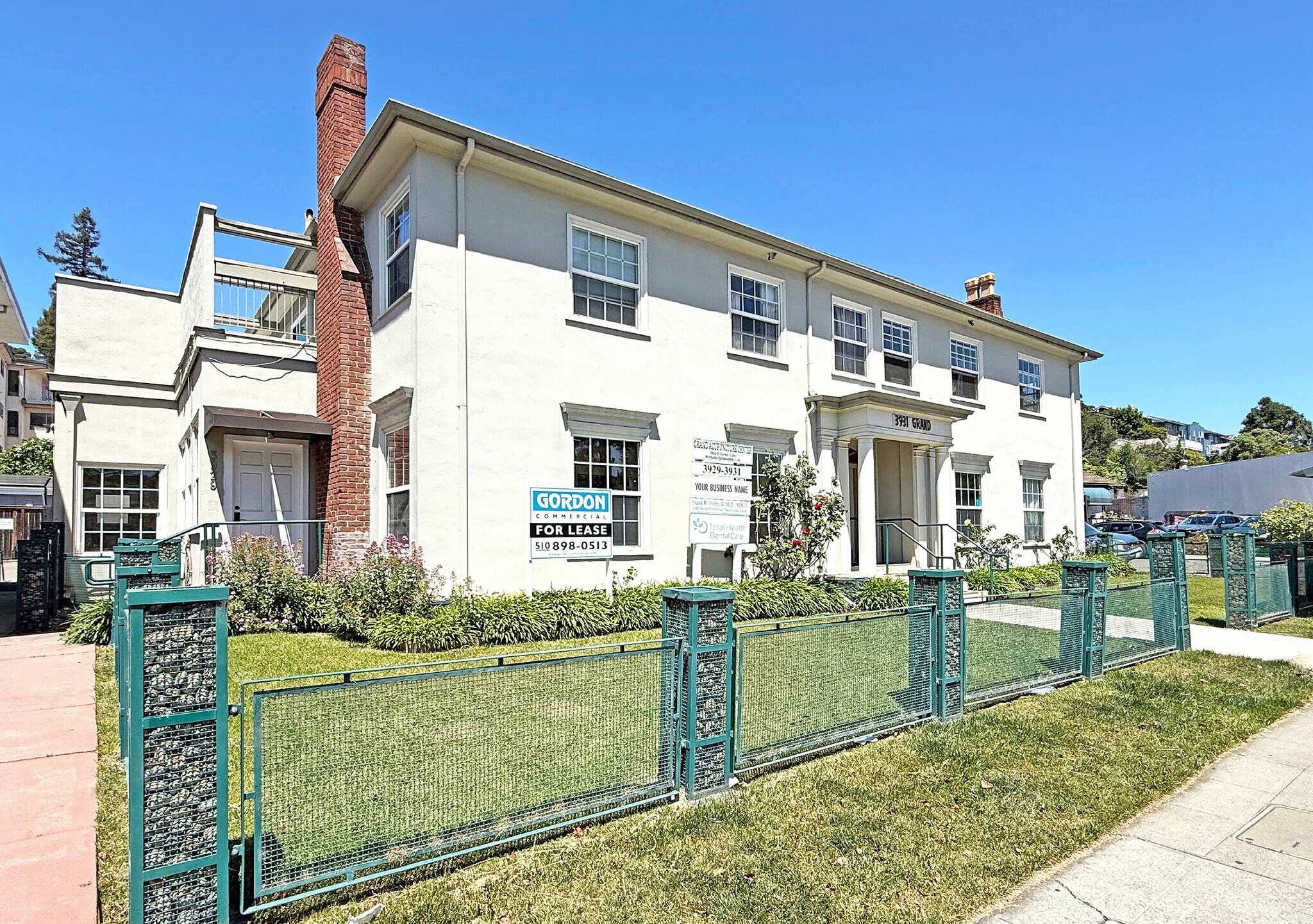 3929 Grand Ave, Oakland, CA à louer Photo de l’immeuble– Image 1 sur 15