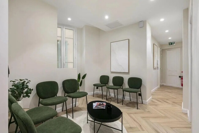 Plus de détails pour Bureau, Local commercial à louer