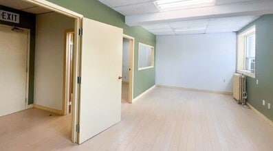 615-617 Yonge St, Toronto, ON à louer Photo intérieure– Image 2 sur 3