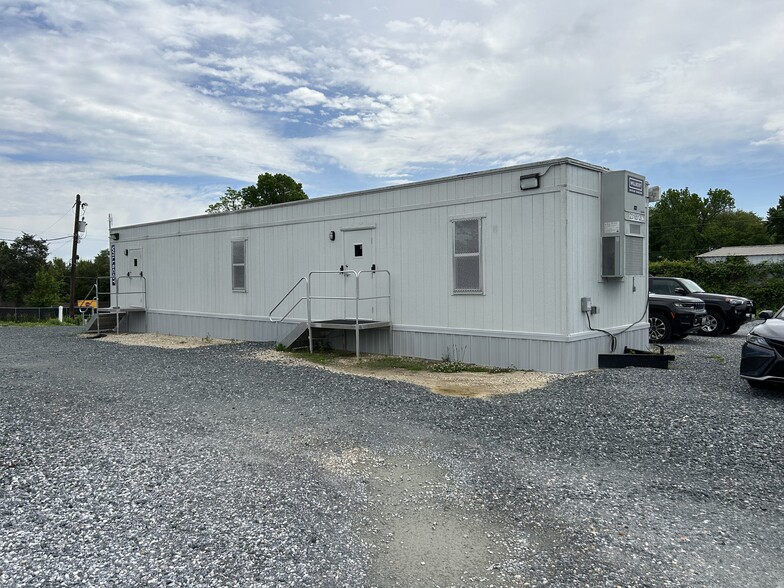 9007 Dower House Rd, Upper Marlboro, MD à louer - Photo de l’immeuble – Image 1 sur 8