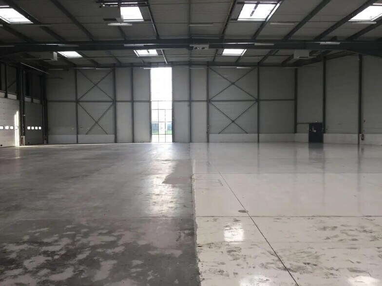 Bureau dans Le Mesnil-Amelot à louer - Photo de l’immeuble – Image 2 sur 24