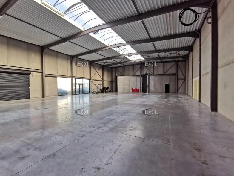 Local d’activités dans Roncq à louer - Photo de l’immeuble – Image 2 sur 6