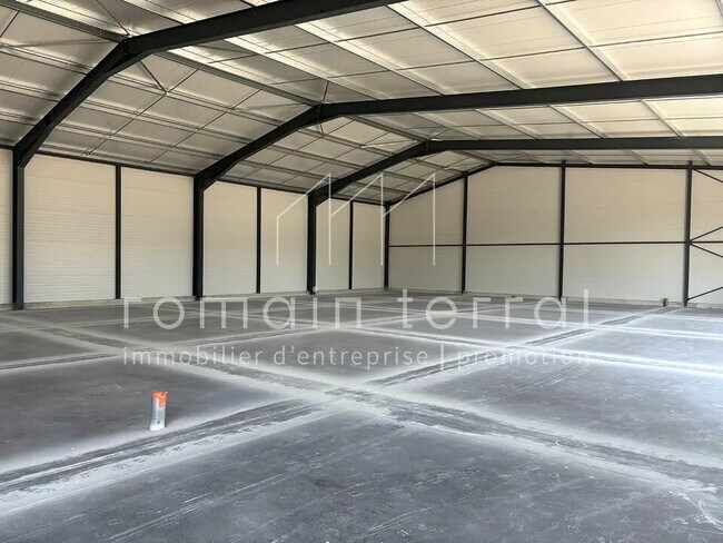 Plus de détails pour Local d'activités à louer