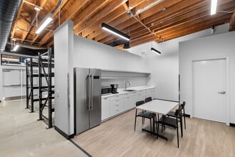 8371-8373 Melrose Ave, West Hollywood, CA à louer Photo intérieure– Image 2 sur 4