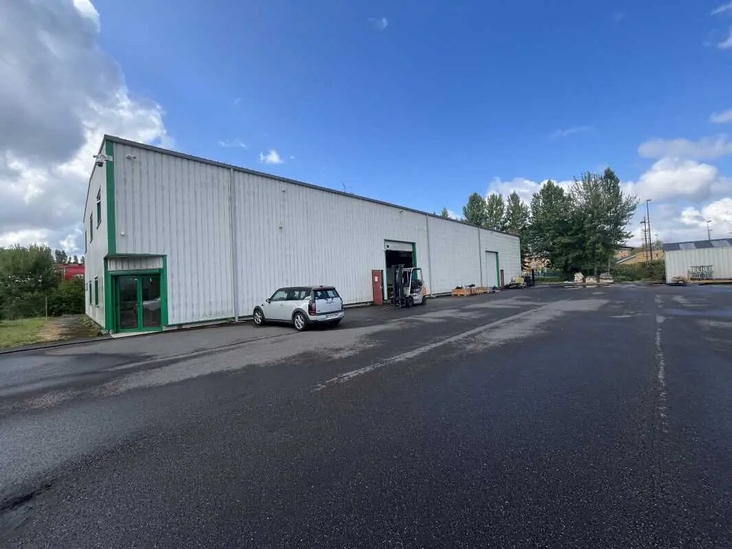 Local d'activités dans Villers-Saint-Paul à vendre Photo de l’immeuble– Image 1 sur 5