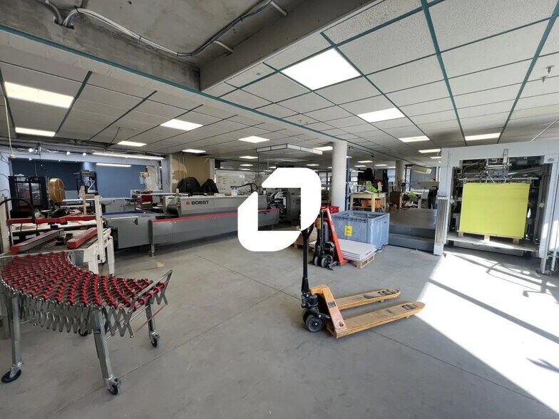 Local d’activités dans Tourcoing à louer - Photo de l’immeuble – Image 2 sur 11