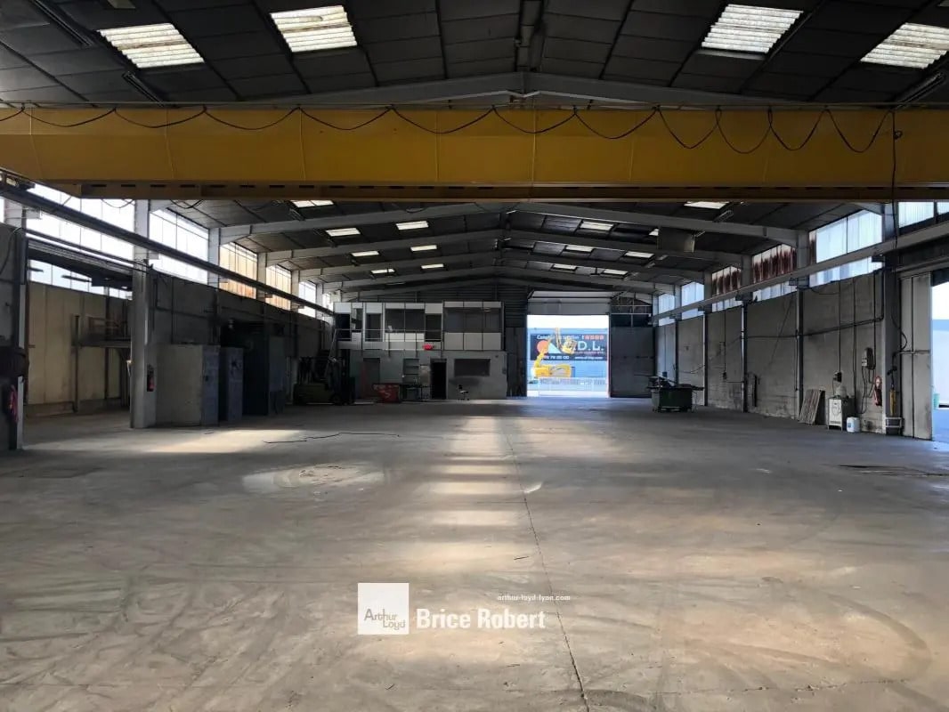 9 Rue Ampère, Chassieu à louer Photo de l’immeuble– Image 1 sur 3