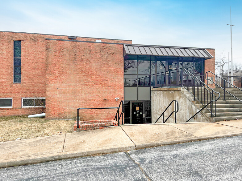 2200 Lackland Rd, Overland, MO à vendre - Photo de l’immeuble – Image 1 sur 11