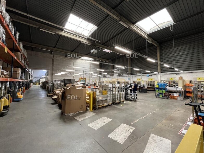 Industriel/Logistique dans Buc à louer - Photo de l’immeuble – Image 2 sur 8