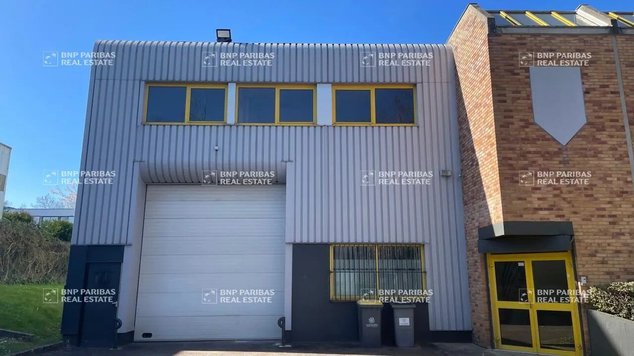 Local d’activités dans Buc à louer Photo principale– Image 1 sur 8