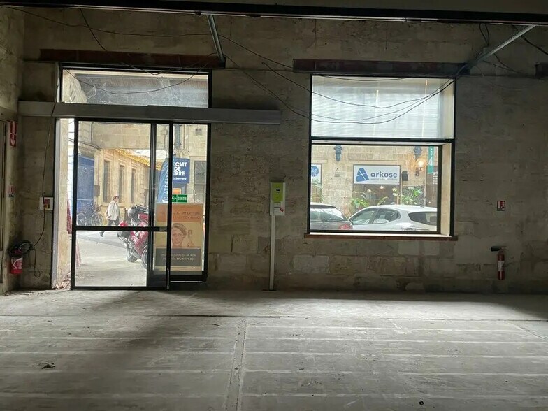 Local d’activités dans Bordeaux à louer - Photo de l’immeuble – Image 3 sur 11