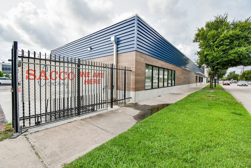 2323 San Jacinto St, Houston, TX à louer - Photo de l’immeuble – Image 3 sur 12