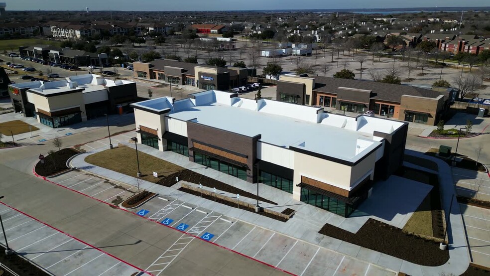 809 E NW Hwy, Grapevine, TX à louer - Vidéo sur l’annonce professionnelle – Image 2 sur 12