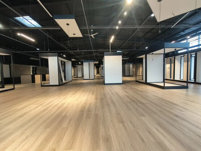 Plus de détails pour Local commercial à louer