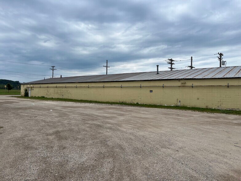 721 N 9th St, Gladstone, MI à louer - Photo de l’immeuble – Image 3 sur 9