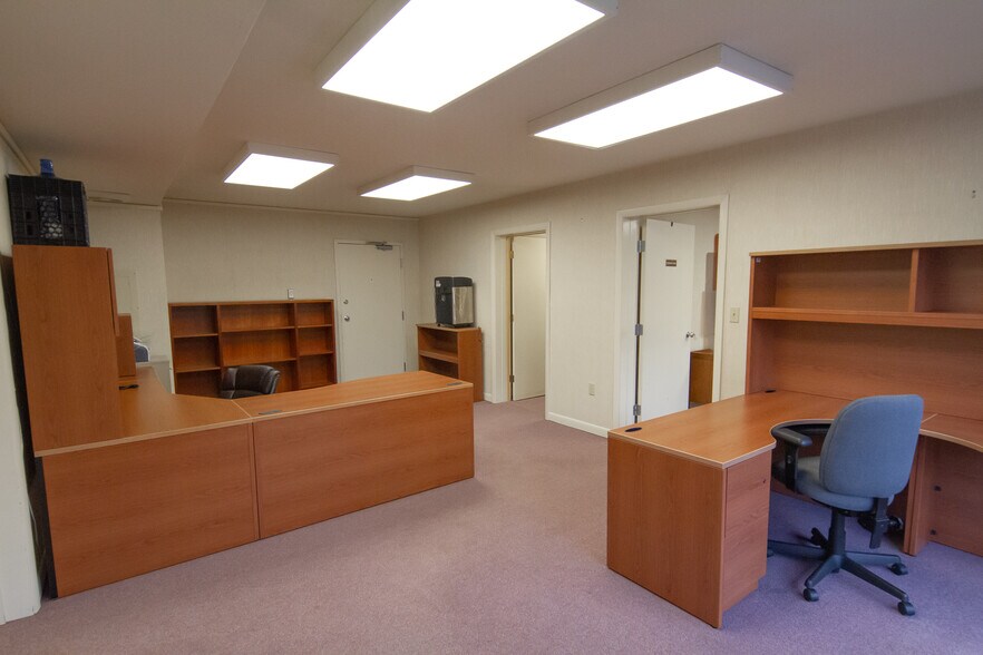 567 Vauxhall St, Waterford, CT à louer - Photo de l’immeuble – Image 2 sur 5