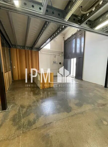 Industriel/Logistique dans Marseille à louer - Photo de l’immeuble – Image 1 sur 8