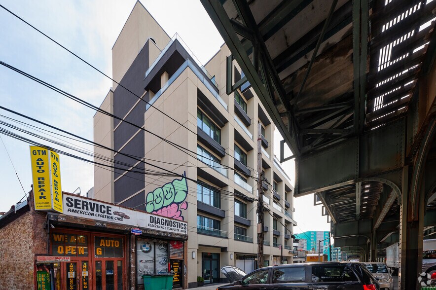 3811 31st St, Long Island City, NY à louer - Photo de l’immeuble – Image 2 sur 8