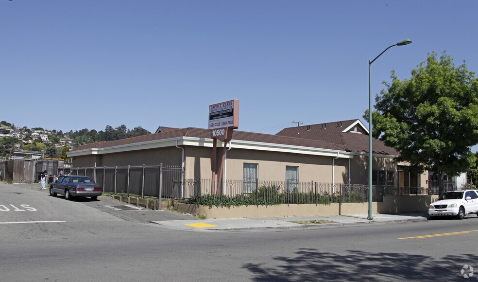10500 Macarthur Blvd, Oakland, CA à vendre - Photo de l’immeuble – Image 2 sur 13