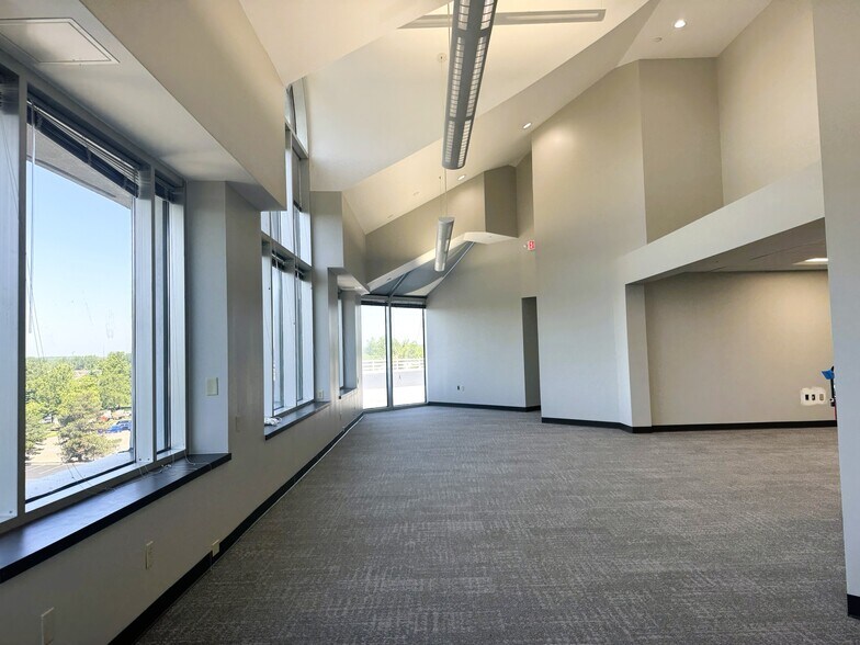 1500 Lake Shore Dr, Columbus, OH à louer - Photo de l’immeuble – Image 2 sur 7