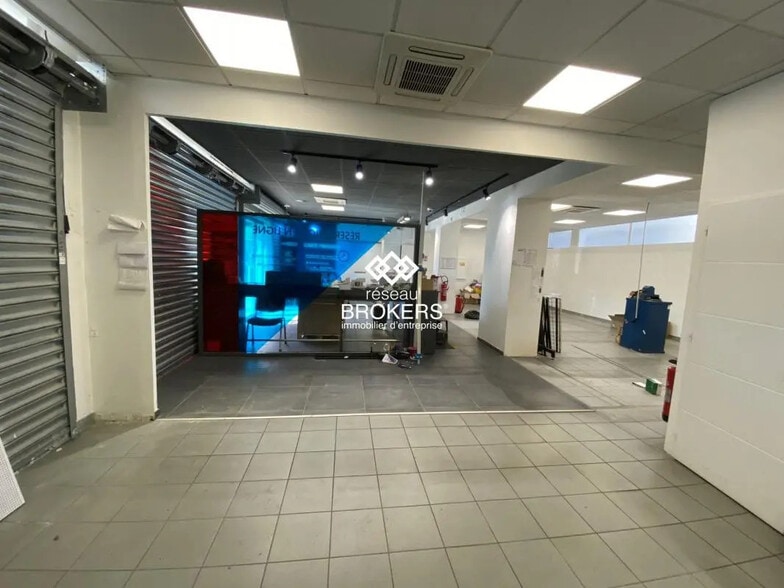 Local commercial dans Grenoble à louer - Photo de l’immeuble – Image 3 sur 7