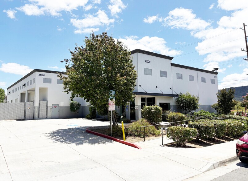 41720 Corning Pl, Murrieta, CA à louer - Photo de l’immeuble – Image 2 sur 6