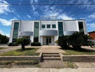 Plus de détails pour 102 E Calton Rd, Laredo, TX - Local commercial à vendre