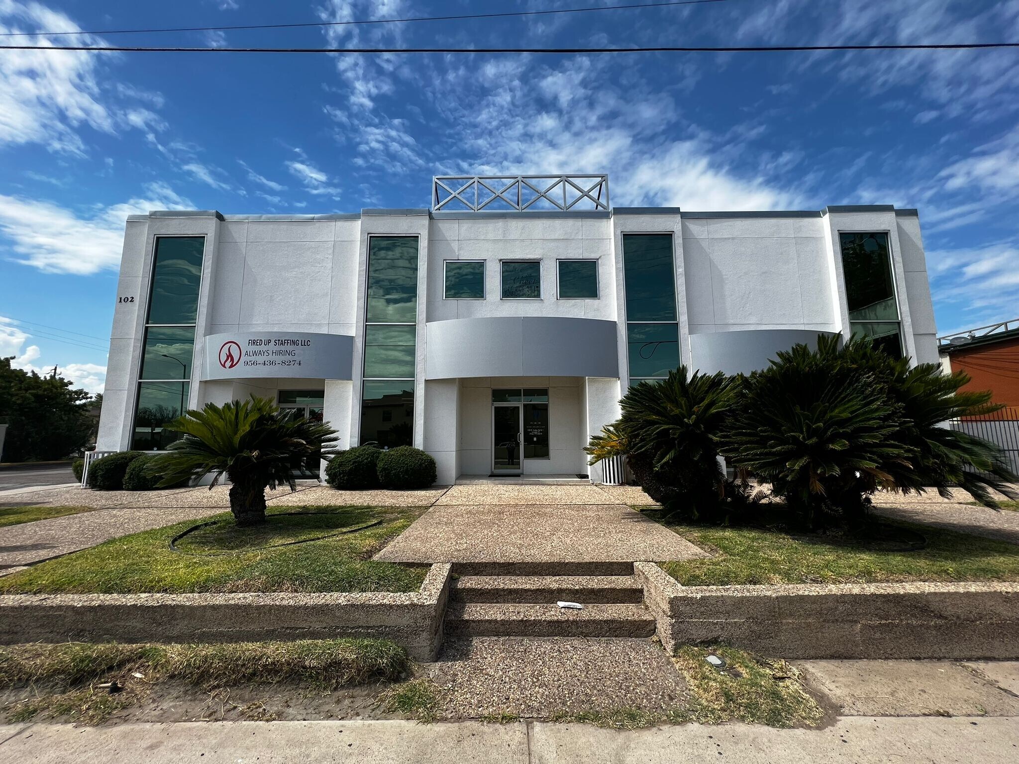 102 E Calton Rd, Laredo, TX à vendre Photo principale– Image 1 sur 17